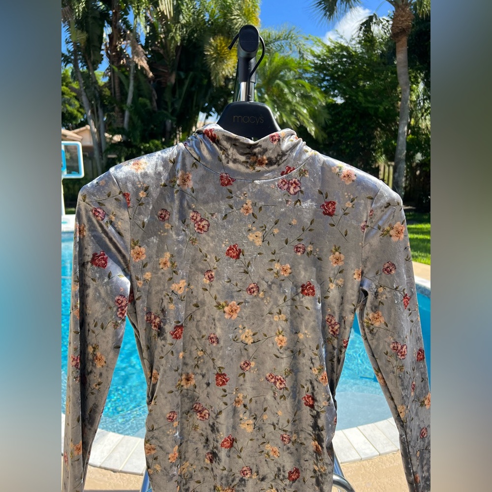 GUESS Carmela Velvet Floral Midi Dress – Teal Whimsy Print – Size M